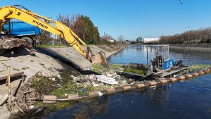 12 metreküp atık denize ulaşmadan toplandı