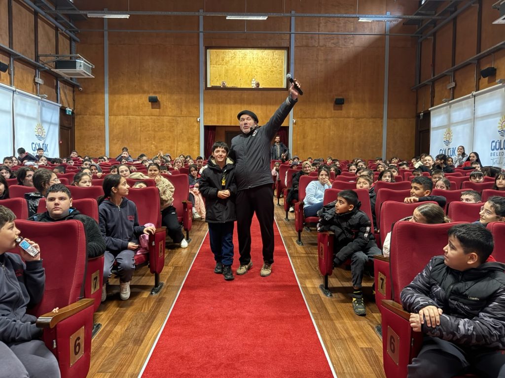 Kütüphaneler Haftası’nda Öğrencilere Tiyatro Keyfi