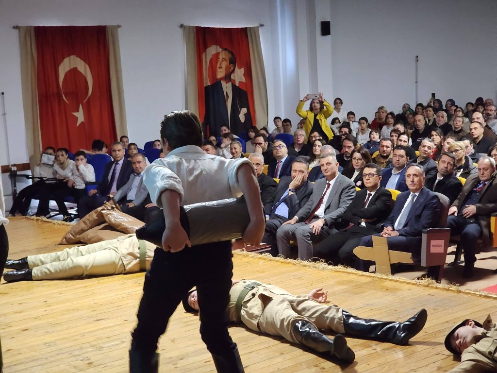 Çanakkale Zaferinin 111. Yıl Dönümünde Şehitlerimiz Anıldı