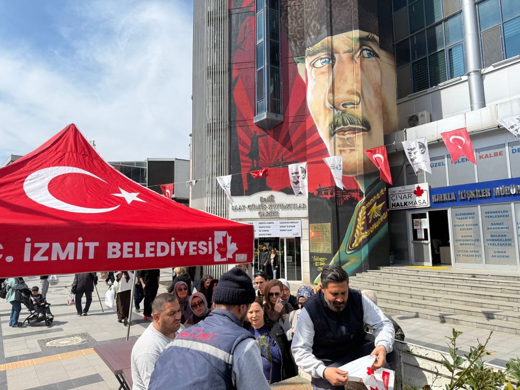 İzmit Belediyesi, Orman Haftası’na özel 2020 fidan dağıttı