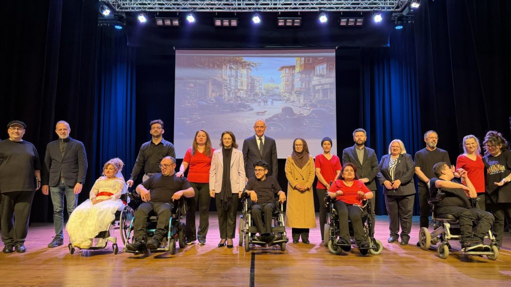 Kocaeli’de “Engelsiz Sanat” büyüledi