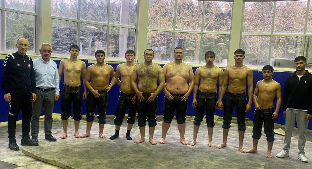 Körfezli yağlı güreşçiler sezon hazırlıklarına başladı