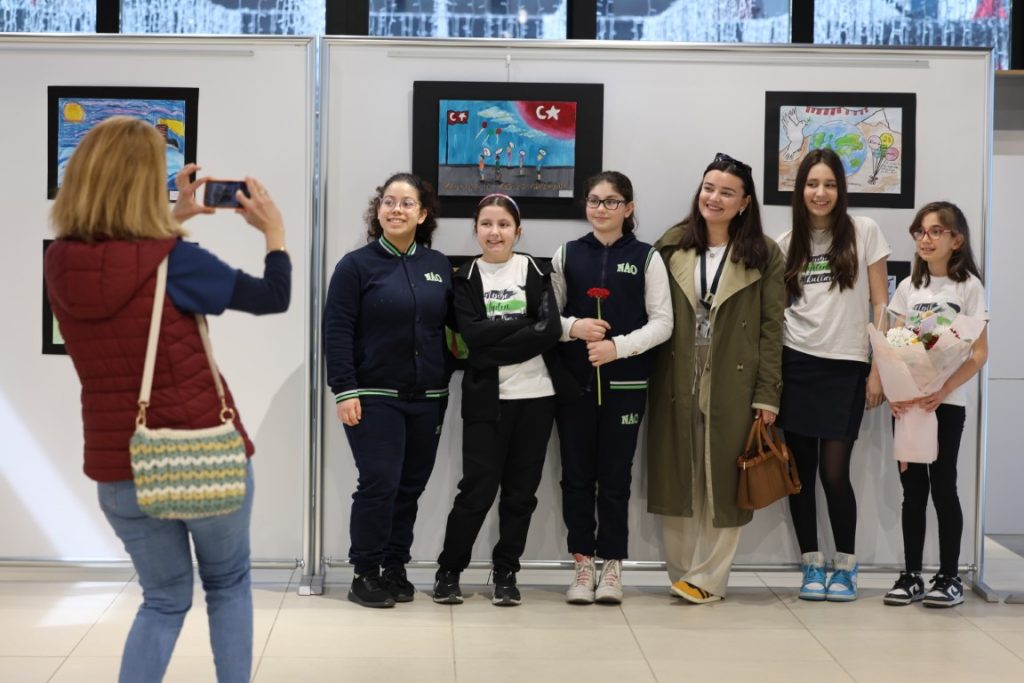 Kartepeli Minik Ellerin Eserleri Sanat Evi’nde Görücüye Çıktı