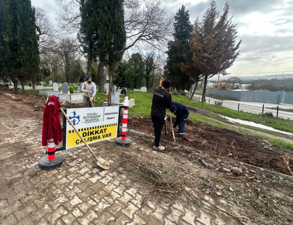 Pelitli Mezarlığı’nda tel çit ve panel uygulaması