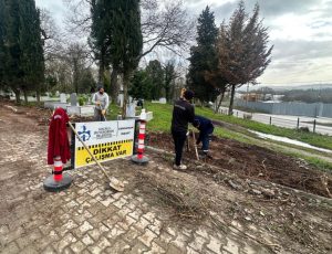 Pelitli Mezarlığı’nda tel çit ve panel uygulaması