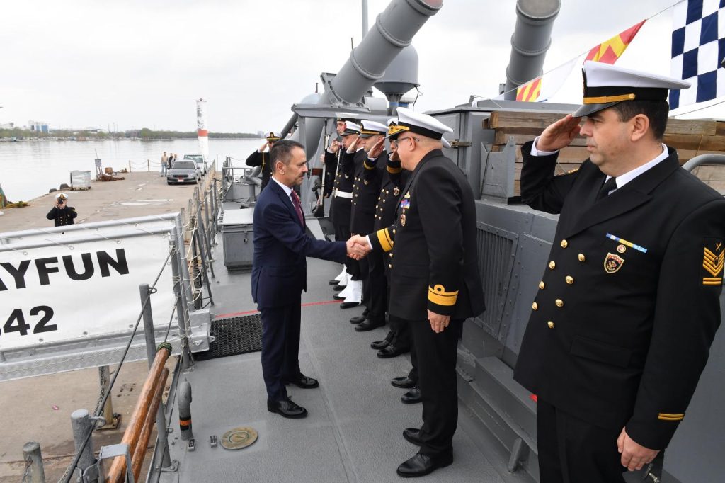 Vali Aktaş, TCG Tayfun Hücumbotu’nu Ziyaret Etti