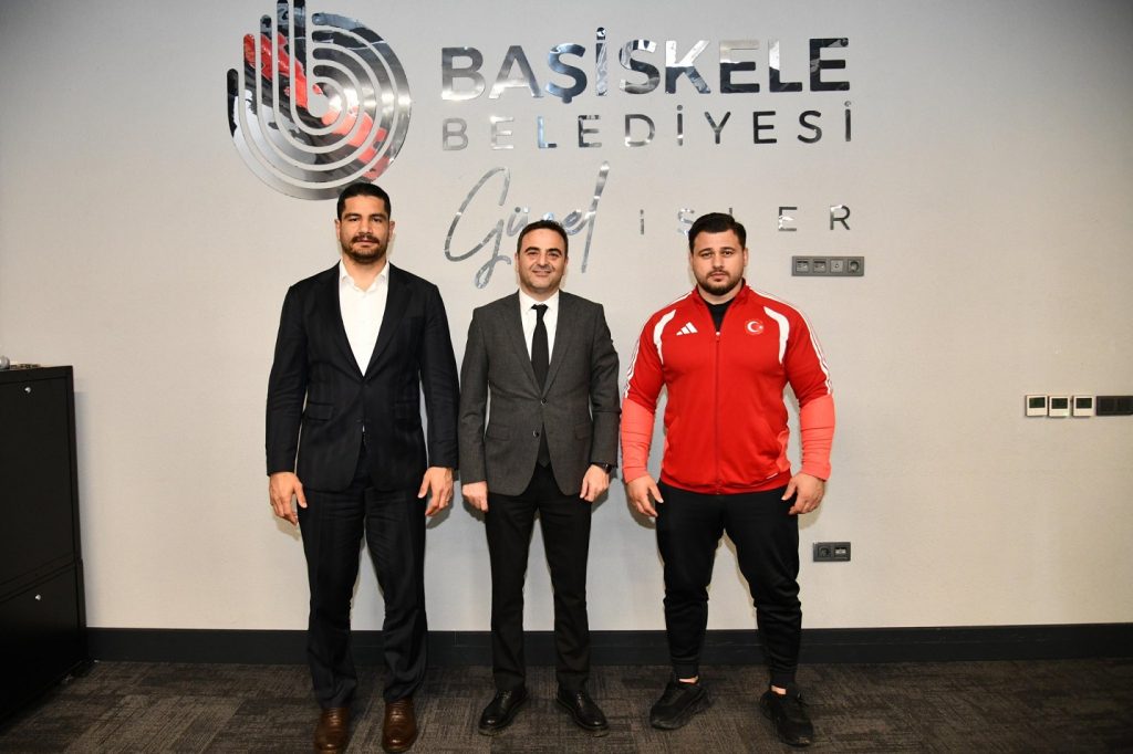 Başkan Özlü Güreşin Şampiyonlarını Ağırladı