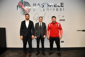 Başkan Özlü Güreşin Şampiyonlarını Ağırladı