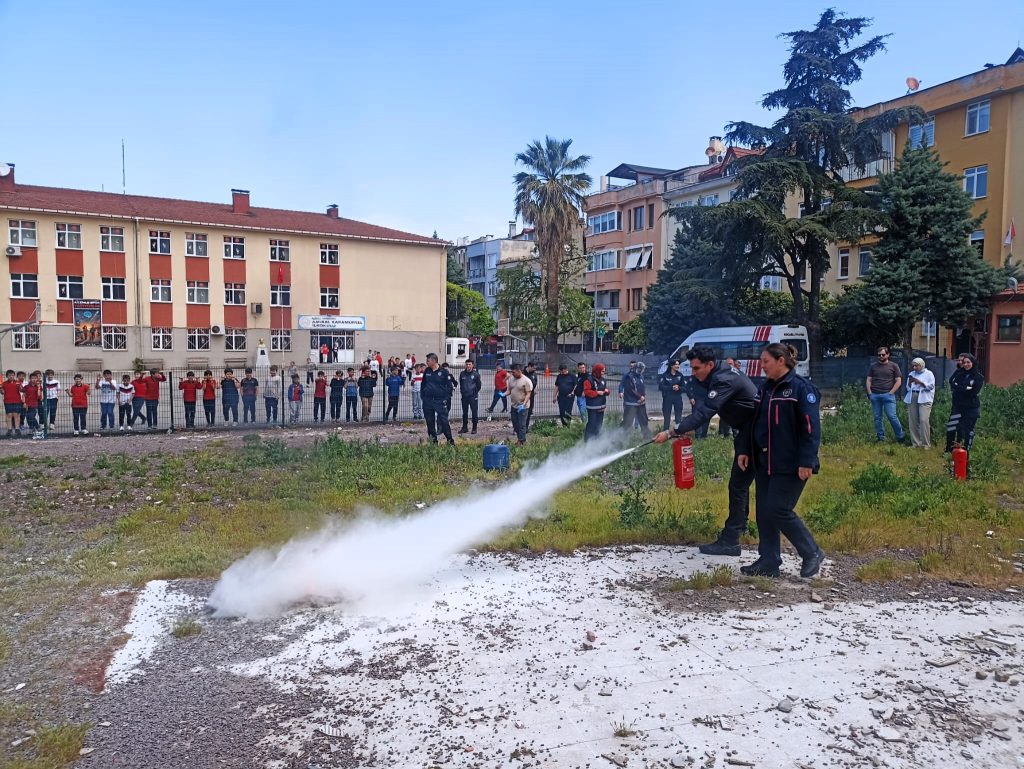 Kocaeli İtfaiyesi’nden polislere yangın eğitimi;
