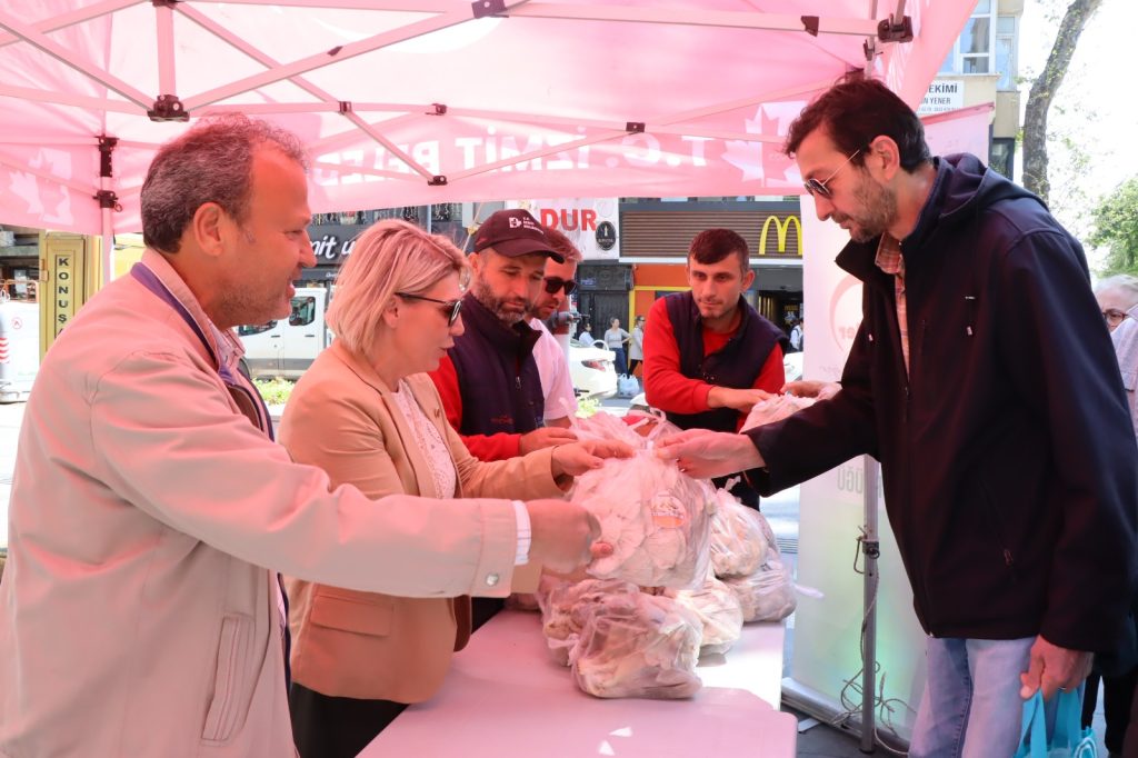 İzmit Belediyesinden vatandaşa ücretsiz istiridye mantarı