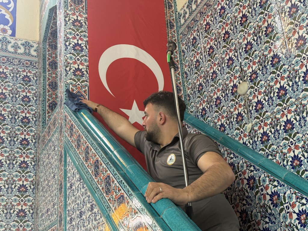 Kartepe’nin Camileri Bayram Sabahına Işıl Işıl Giriyor