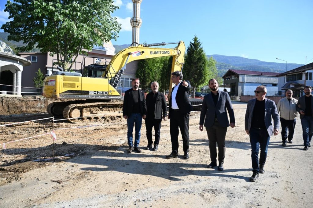 Kartepe’ye Yeni Mahalle Meydanları Kazandırılıyor