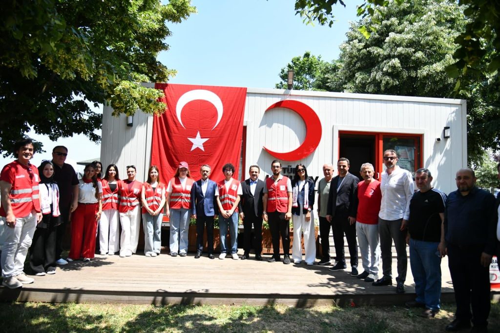 Vali Aktaş, Kızılay Başiskele’nin 3. Geleneksel Kan Bağışı Programına Katıldı