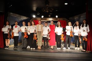 İzmit Belediyesi Sanat Akademisi’nde mezuniyet sevinci