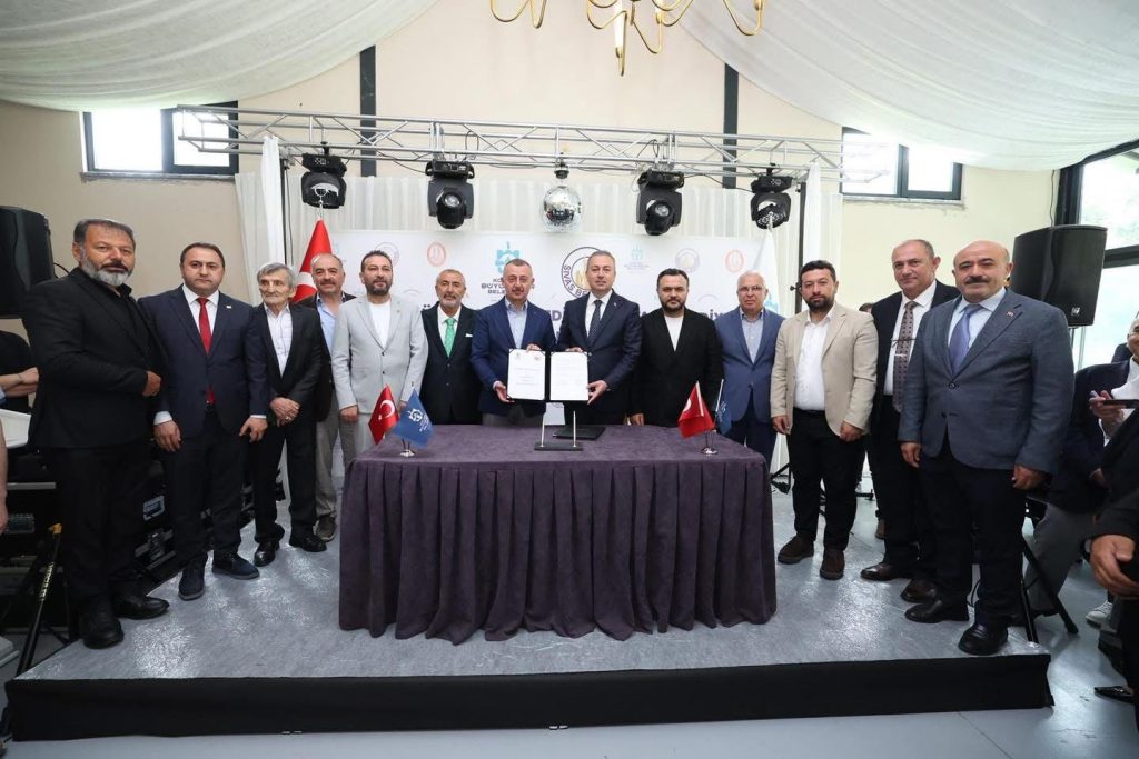 Büyükakın imzaladı: Kocaeli ile Sivas kardeş oldu