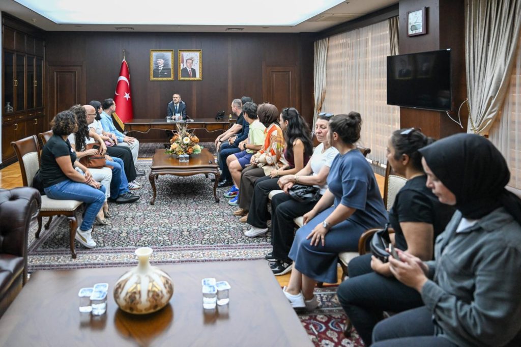 Vali Aktaş, Gebze’de Vatandaşlarla Bir Araya Geldi